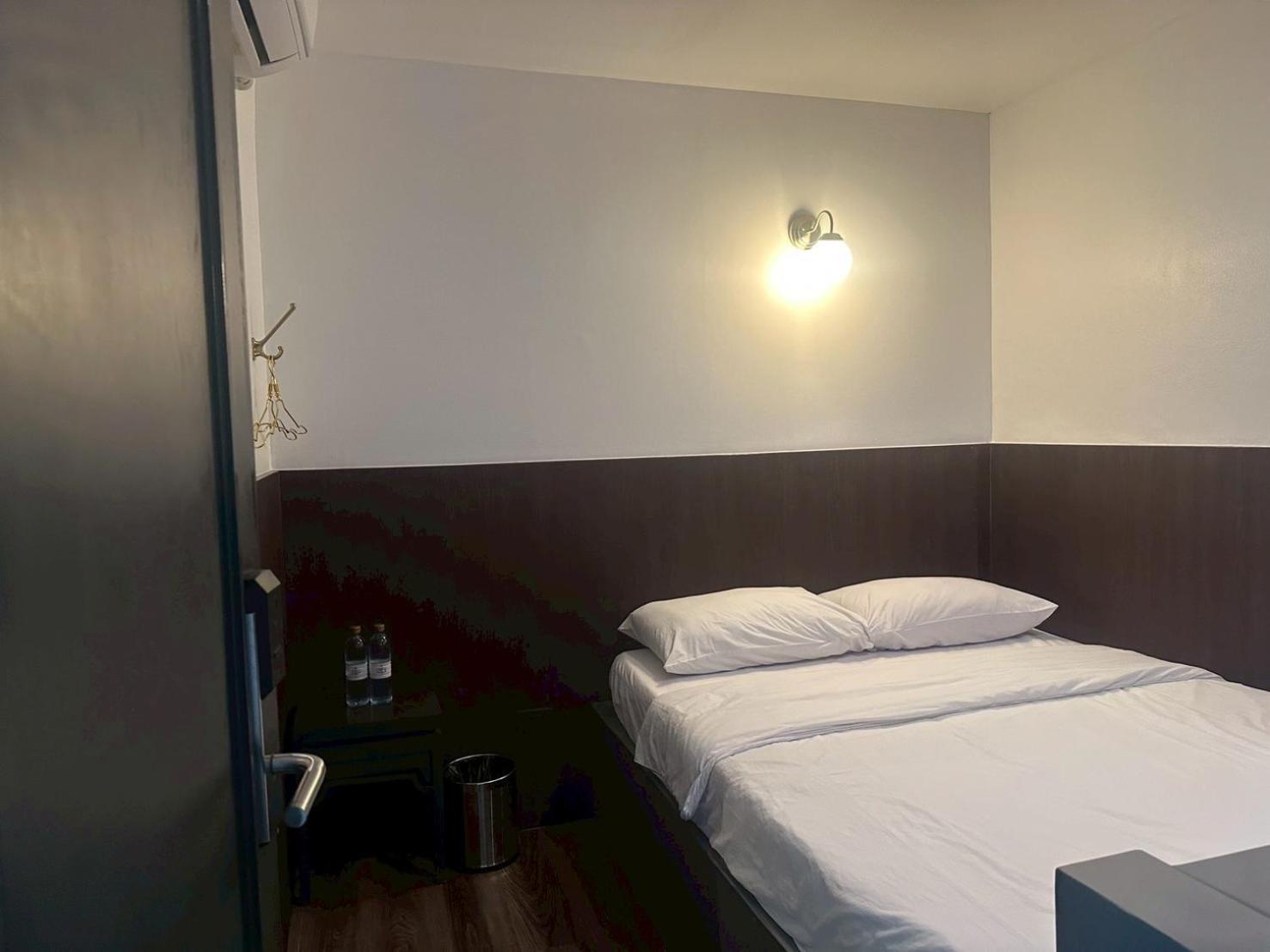 Four Sisters Hostel *